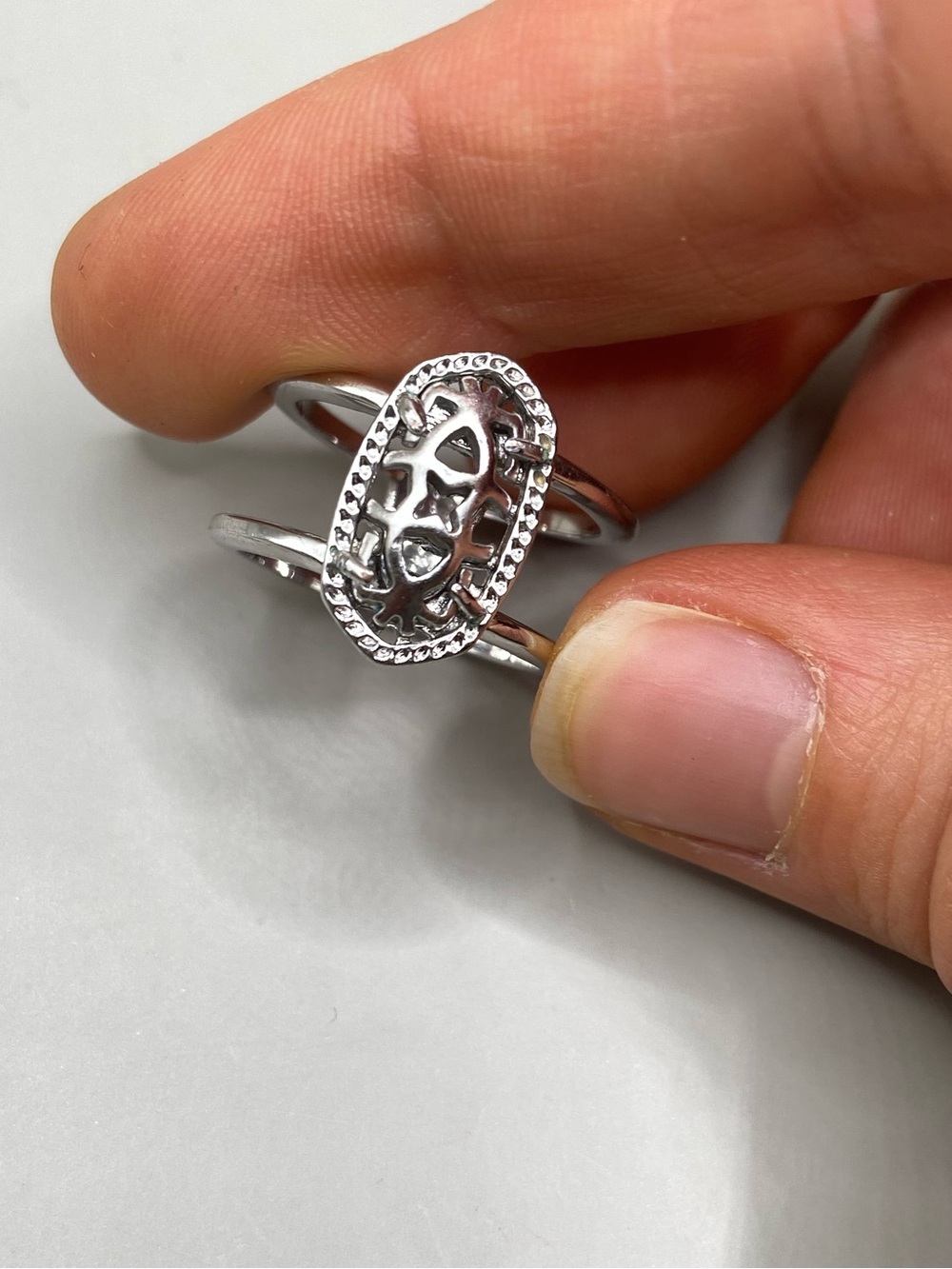 Kendra Scott Elyse Wide Band Ring - Picture 4 of 9
